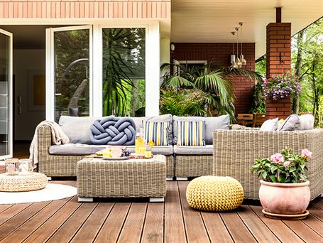 What Factors to Consider When Purchasing Hospitality Patio Furniture