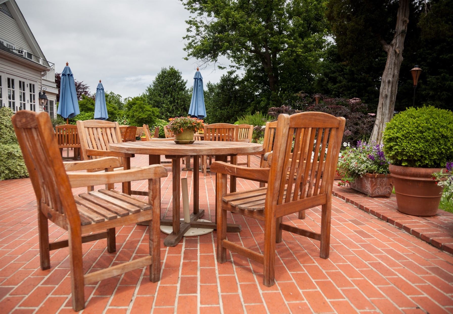 How to Care for Teak Outdoor Furniture?